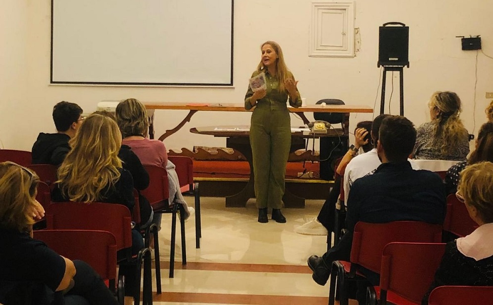 TeSt – Teatro Stage: il 17 ottobre ripartono i corsi di recitazione di Monica  Carbini nella nuova sede al Convento San Francesco di Benevento. Iscrizioni  aperte! – Gazzettadellirpinia